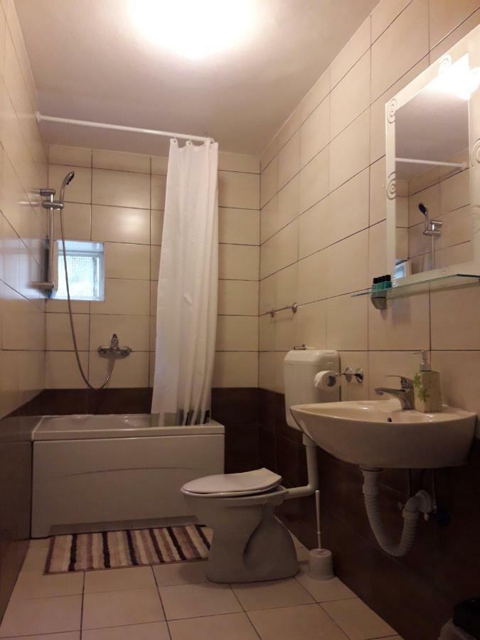 Guest House Olbina Korenica Esterno foto